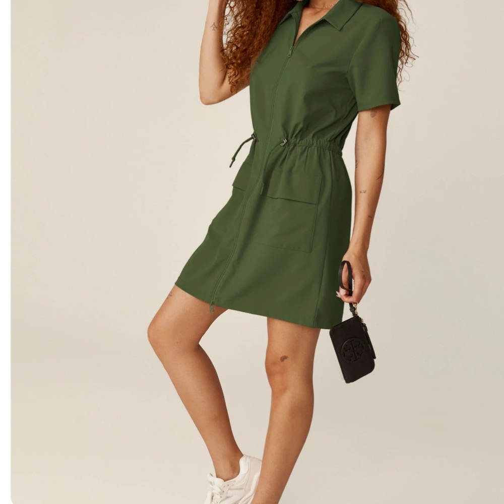 NEW. NEVER WORN. Beyond Yoga Forest Green Mini